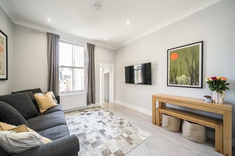 2 bedroom flat for sale, Queenstown Road, London SW8