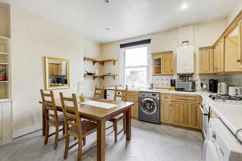 2 bedroom flat for sale, Wandsworth Common West Side, London SW18