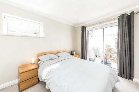 2 bedroom flat for sale, Robertson Street, London SW8