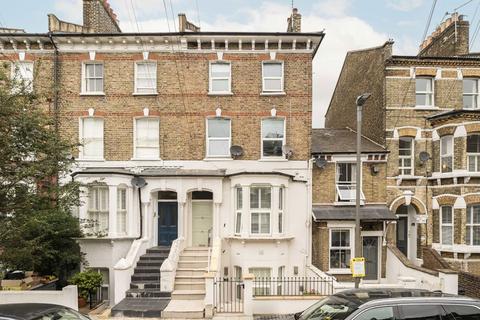 3 bedroom flat for sale, Cologne Road, London SW11