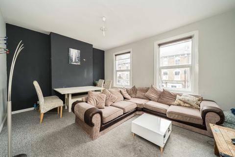 3 bedroom flat for sale, Cologne Road, London SW11