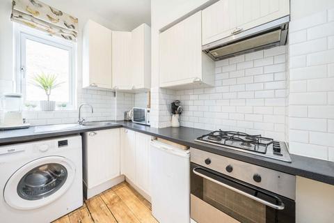 1 bedroom flat for sale, Queenstown Road, London SW8