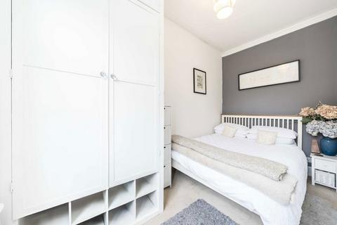 1 bedroom flat for sale, Queenstown Road, London SW8