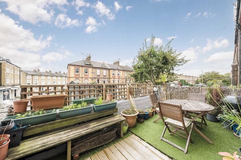 1 bedroom flat for sale, Queenstown Road, London SW8