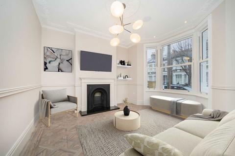 4 bedroom house for sale, Eccles Road, London SW11