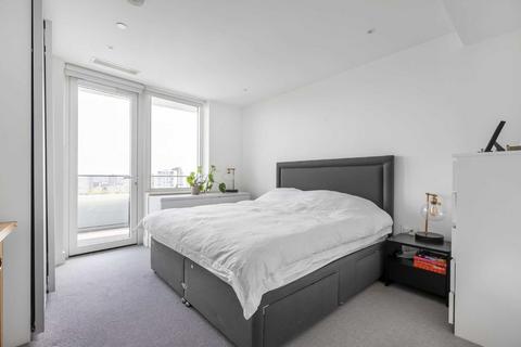 2 bedroom flat for sale, Lombard Road, London SW11