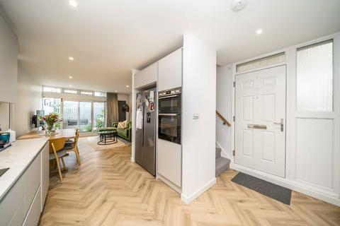 2 bedroom maisonette for sale, Cedars Road, London SW4