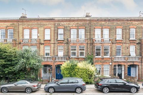 2 bedroom flat for sale, Queenstown Road, London SW8