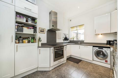 3 bedroom flat for sale, Garfield Road, London SW11