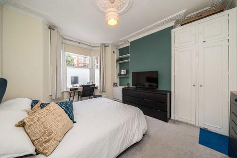 2 bedroom flat for sale, Comyn Road, London SW11