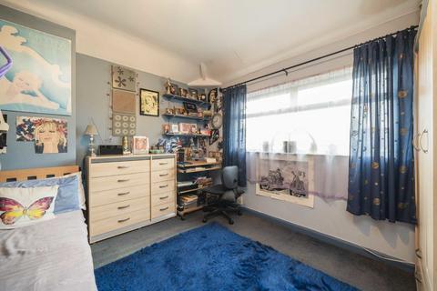 89 Townholm Crescent, London, W7 2LZ