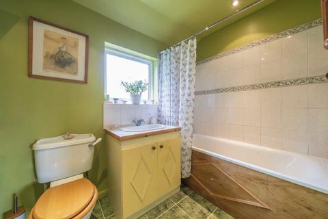 89 Townholm Crescent, London, W7 2LZ
