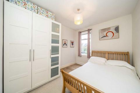 3 bedroom flat for sale, Whitestile Road, Brentford TW8