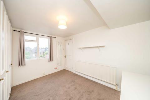 3 bedroom flat for sale, Whitestile Road, Brentford TW8