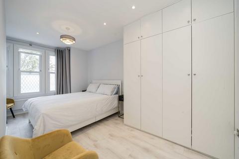 2 bedroom flat for sale, Leeland Terrace, London W13