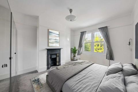 2 bedroom flat for sale, Carew Road, London W13