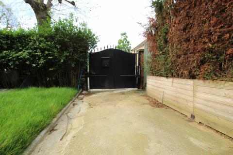 5a Carew Road, London, W13 9QL
