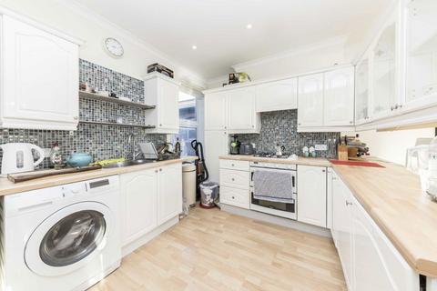 2 bedroom flat for sale, Carlyle Road, London W5