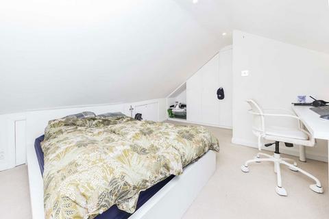 2 bedroom flat for sale, Carlyle Road, London W5