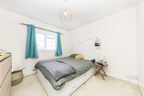 2 bedroom flat for sale, Carlyle Road, London W5