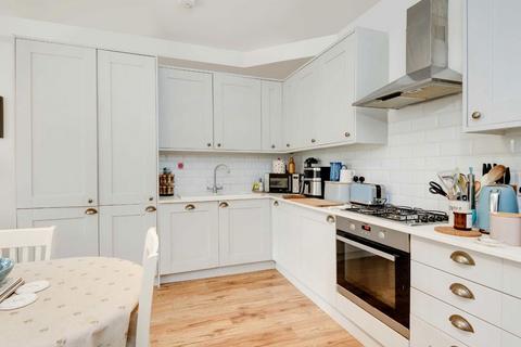 2 bedroom flat for sale, Radbourne Avenue, London W5