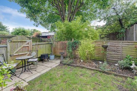 2 bedroom flat for sale, Radbourne Avenue, London W5