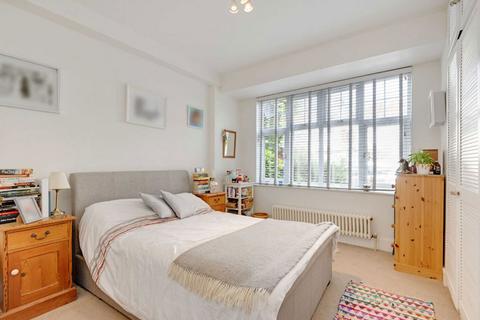 2 bedroom flat for sale, Radbourne Avenue, London W5