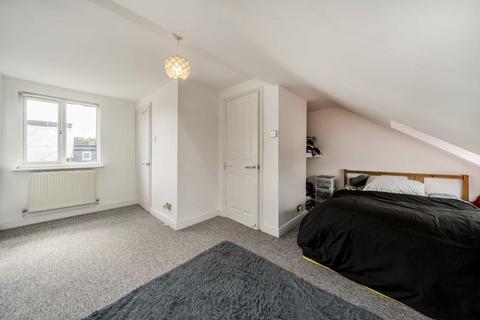 3 bedroom flat for sale, Elthorne Avenue, London W7