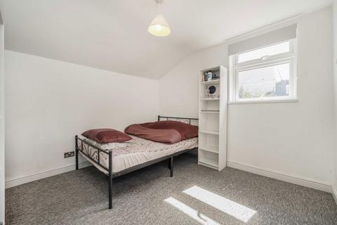 3 bedroom flat for sale, Elthorne Avenue, London W7