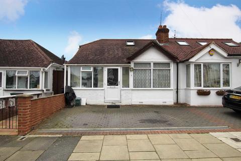 2 bedroom bungalow for sale, Oakfield Gardens, Greenford UB6