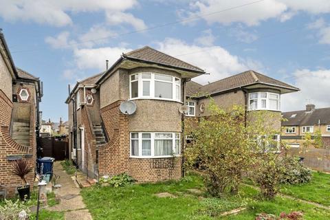 3 bedroom flat to rent, Ruislip Close, Greenford UB6