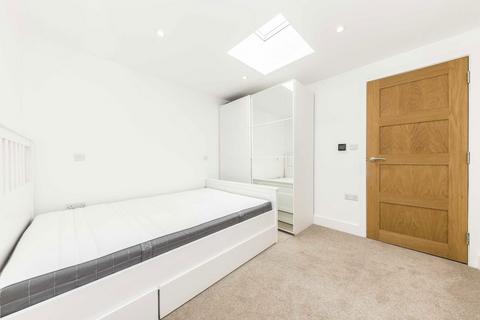 2 bedroom bungalow for sale, Studley Grange Road, London W7