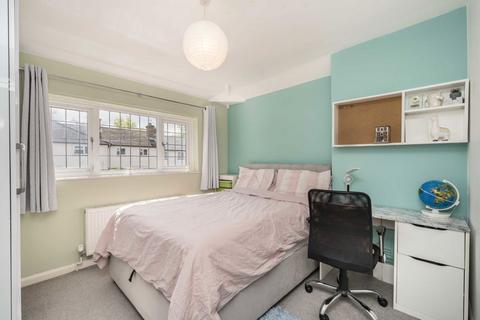 74 Townholm Crescent, London, W7 2NA