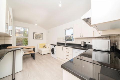 2 bedroom flat for sale, Whitestile Road, Brentford TW8