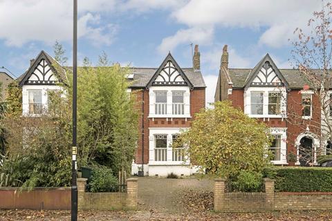 5 bedroom house to rent, Courtfield Gardens, London W13