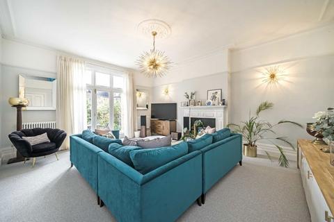 5 bedroom house to rent, Courtfield Gardens, London W13