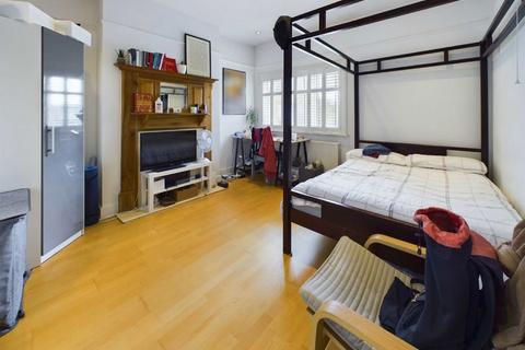 2 bedroom flat for sale, South Ealing Road, London W5