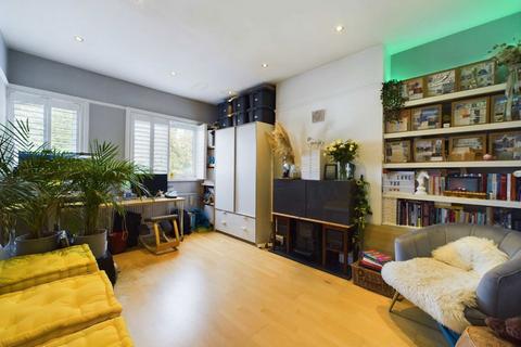 2 bedroom flat for sale, South Ealing Road, London W5