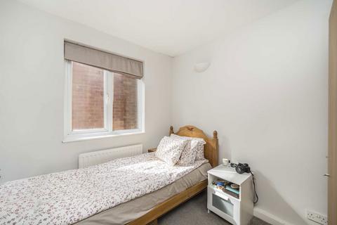 2 bedroom flat for sale, Murray Road, London W5