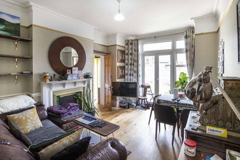 2 bedroom flat to rent, St. Kilda Road, London W13