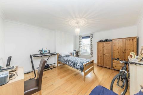 4 bedroom maisonette for sale, Grove Lane, London SE5