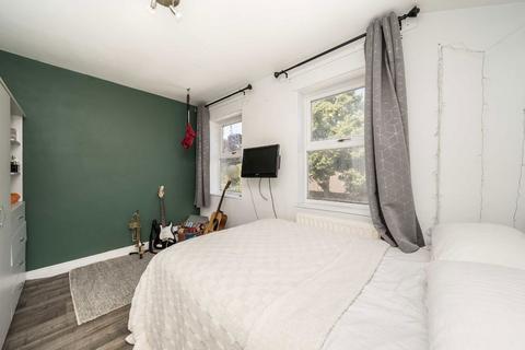 2 bedroom house for sale, Daniels Road, London SE15