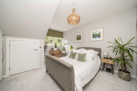 130 Ivydale Road, London, SE15 3BT