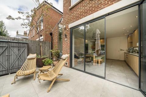 130 Ivydale Road, London, SE15 3BT