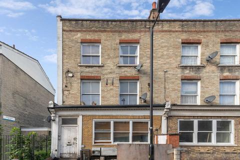 1 bedroom flat for sale, Gautrey Road, London SE15