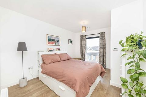 1 bedroom flat for sale, Benhill Road, London SE5