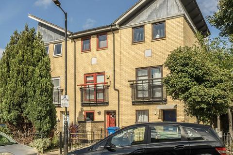 4 bedroom house for sale, Gatonby Street, London SE15