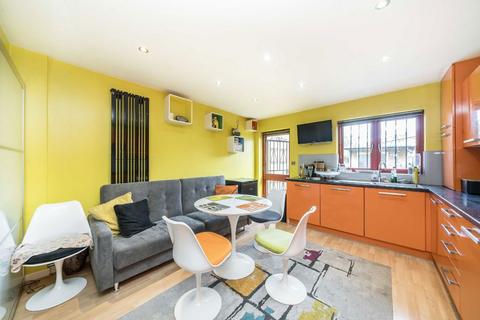 4 bedroom house for sale, Gatonby Street, London SE15