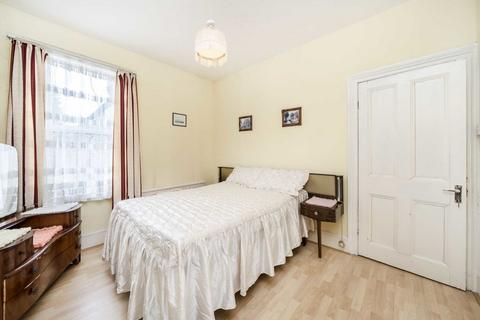 4 bedroom terraced house for sale, Ivydale Road, London SE15