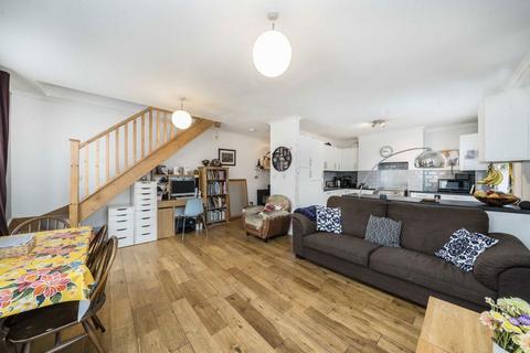 3 bedroom flat for sale, Maxted Road, London SE15